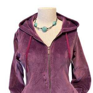 White Mark 2pc leisure set. In grape 🍇 color.